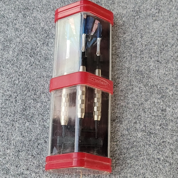 Halex Metal Tops Darts Set - Picture 2 of 7